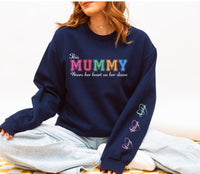 This Mummy Wears Her Heart on Her Sleeve – Personalised Mum Sweatshirt – Custom Names – Mother’s Day Gift