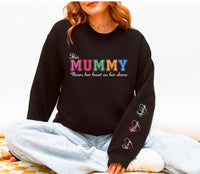 This Mummy Wears Her Heart on Her Sleeve – Personalised Mum Sweatshirt – Custom Names – Mother’s Day Gift