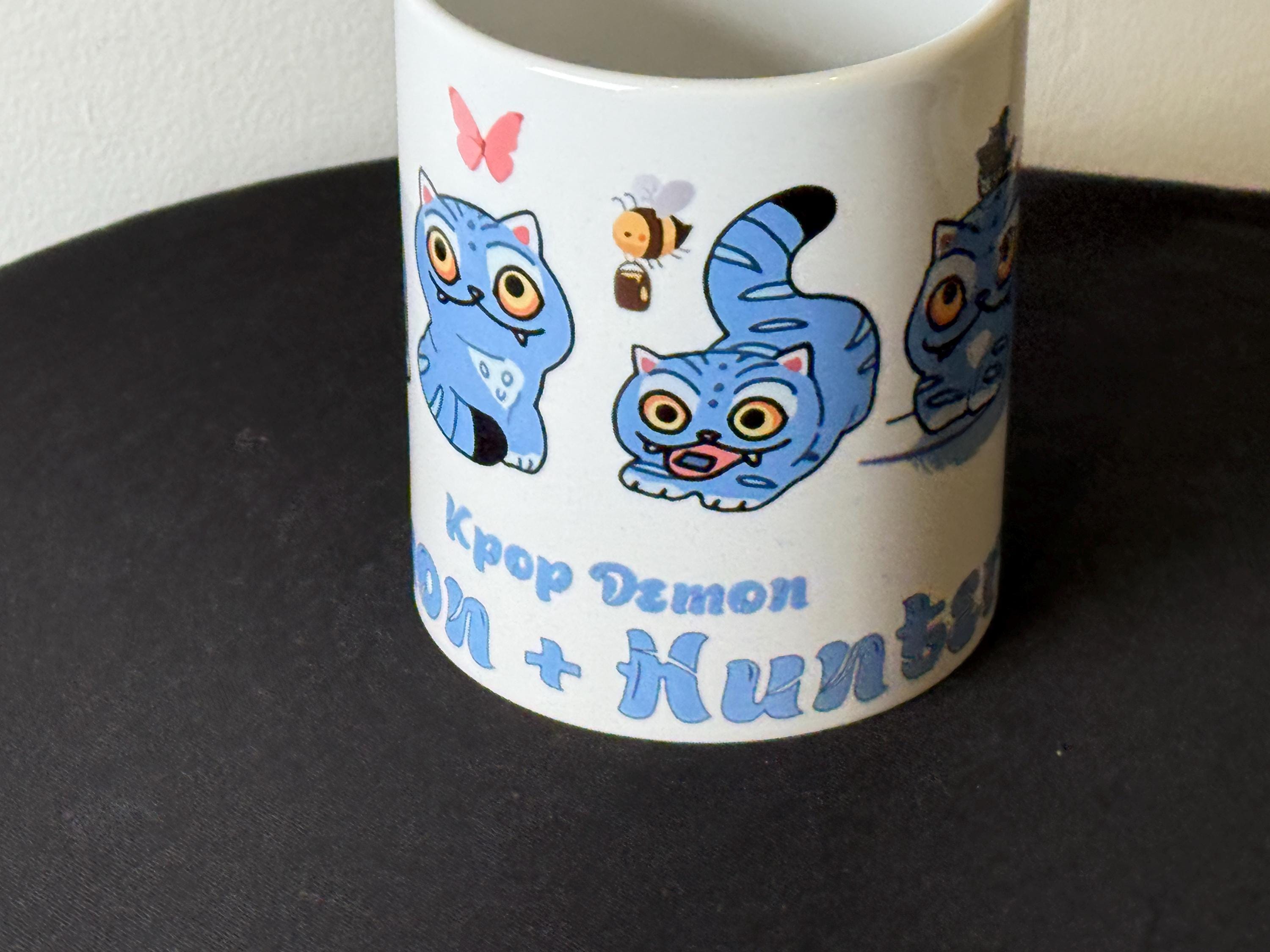 Kpop Demon Hunters Derpy tiger Mug – Blue cat 11oz cup for anime Fans & Cat Lovers
